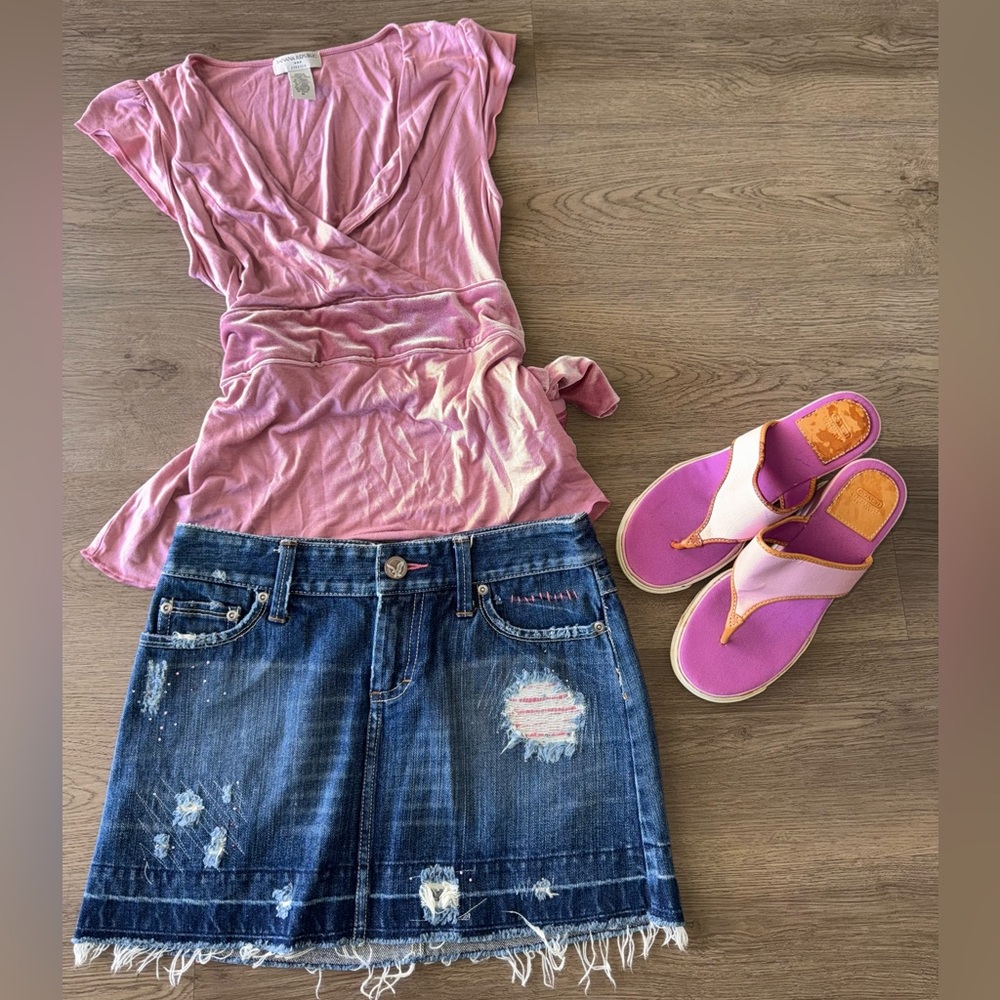 American Eagle Y2K Low Rise Denim Distressed Mini Skirt Size 0 100% Cotton - Picture 11 of 15
